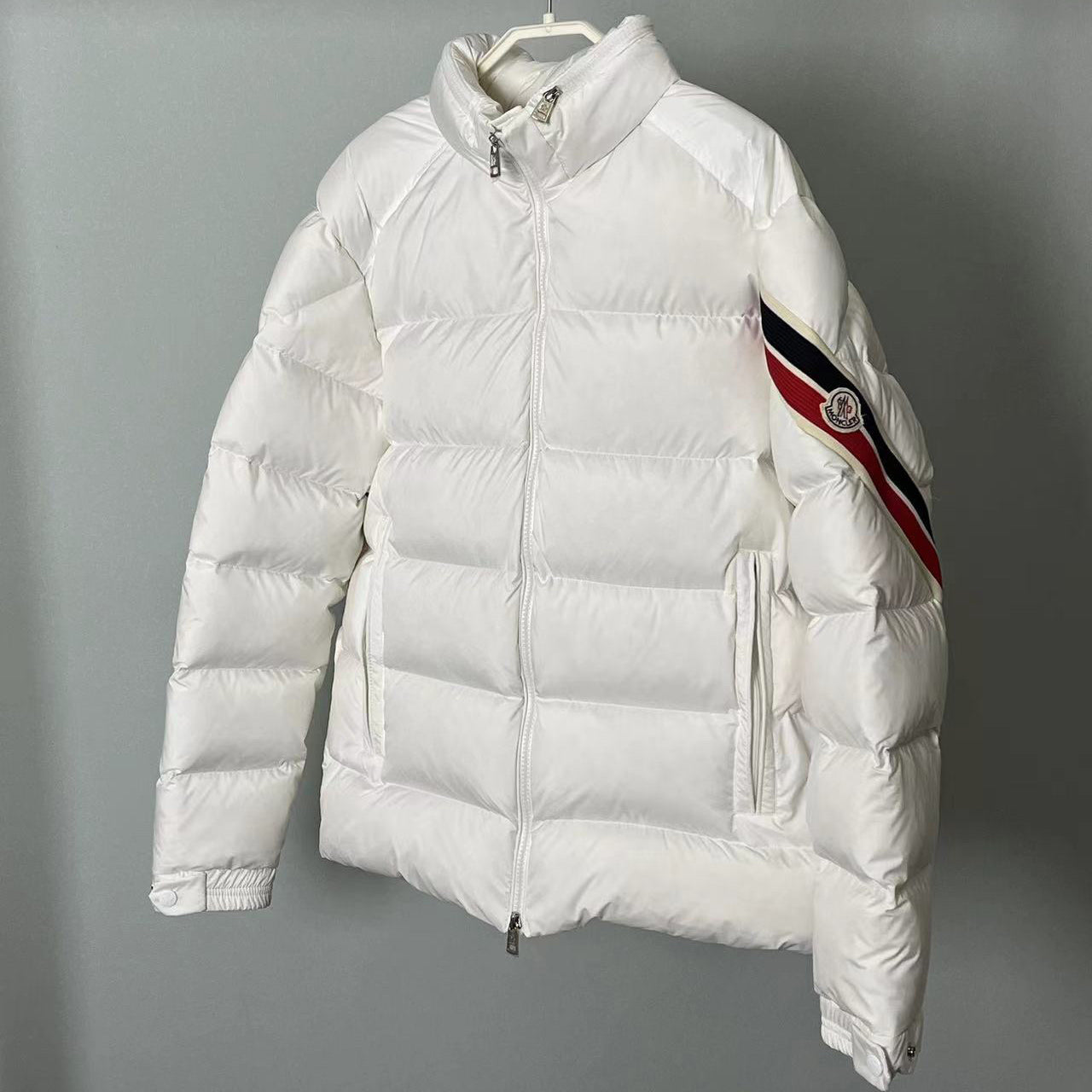 Moncler SOLAYAN SHORT DOWN JACKET